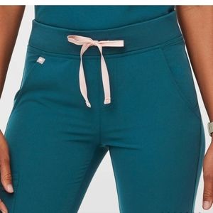 Zamora joggerpant scrub set in Carribean Blue